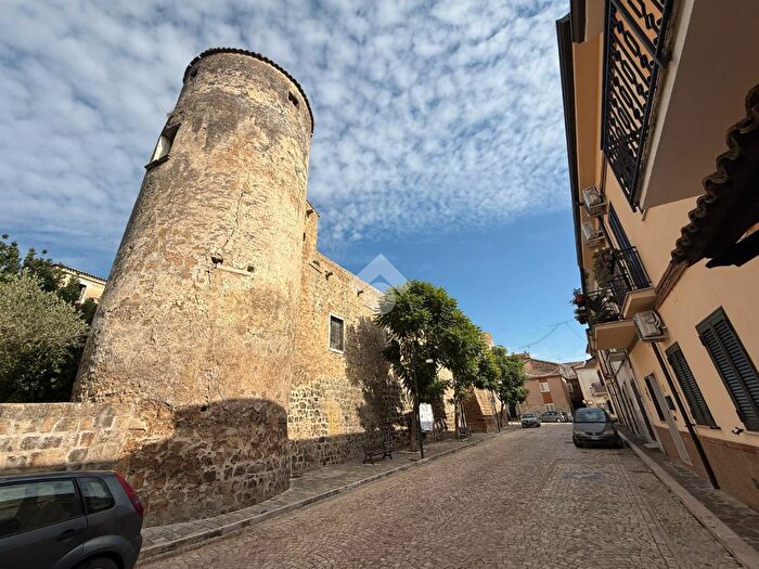 Appartamento con 8 locali in vendita in Via De Carles, Puglianello