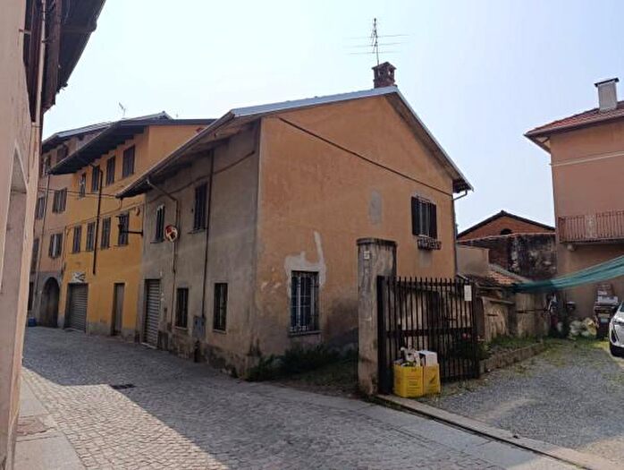 Casa con 6 locali in vendita in Via Federico Rosazza, Biella