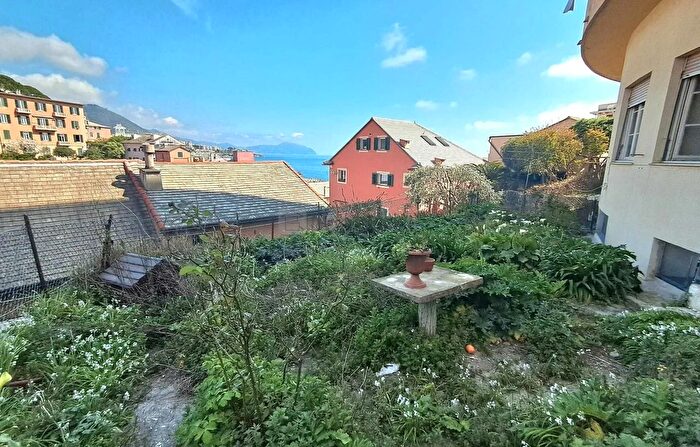 Appartamento con 7 locali in vendita in Via Orlando, Genova