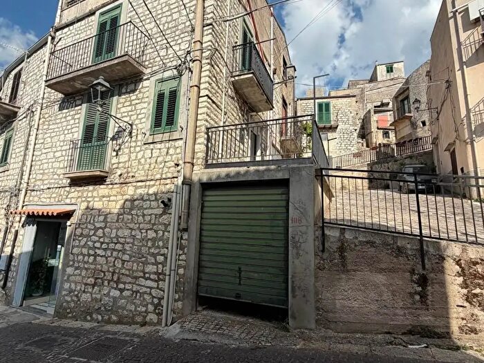 Casa con 5 locali in vendita in Giuliana