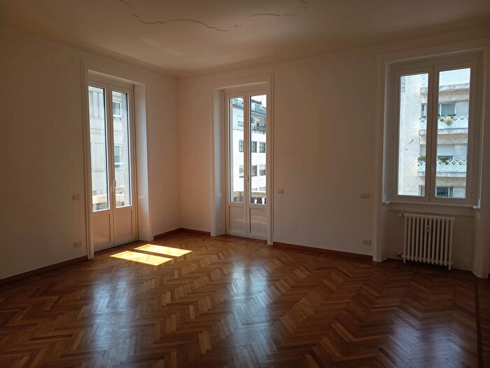 Appartamento con 5 locali in affitto in Milano