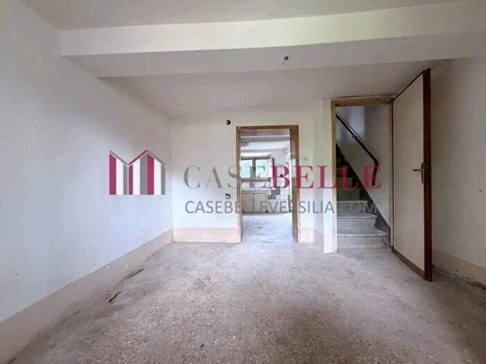 Casa con 6 locali in vendita in Camaiore
