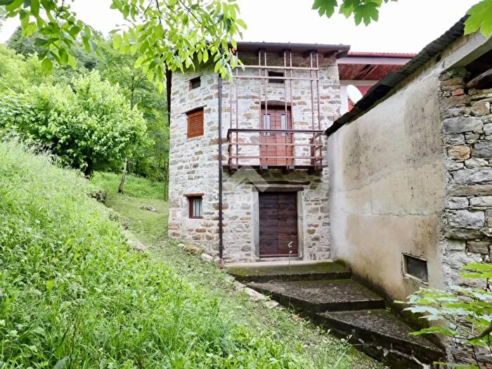 Casa trilocale in vendita in Via Zimor, Tarcento