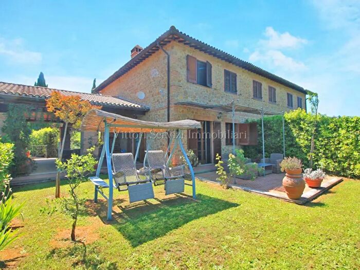 Casa quadrilocale in vendita in Via degli Estruschi, Trequanda