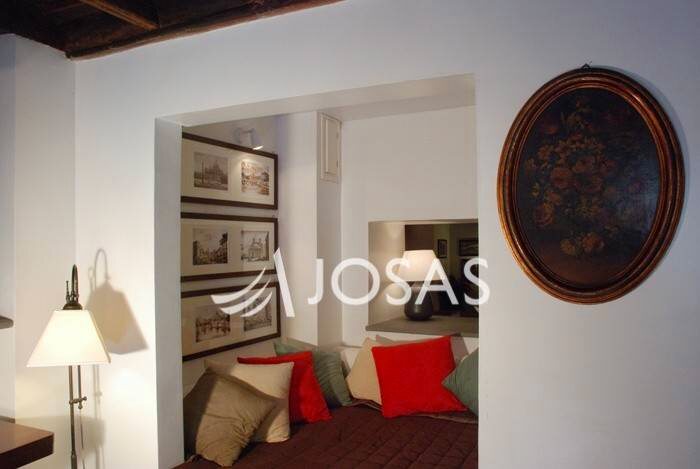 Appartamento bilocale in affitto in Via Monterone, Pantheon, Roma