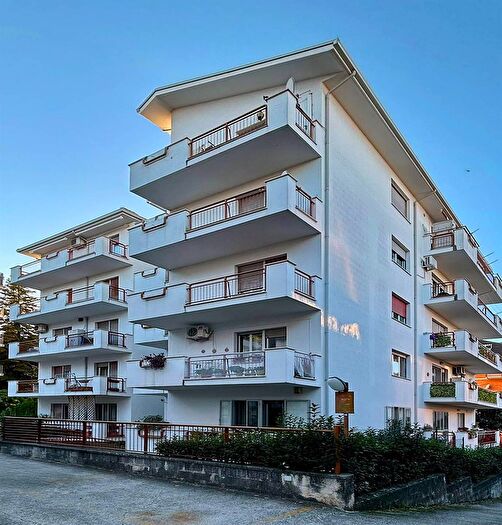 Appartamento con 8 locali in vendita in Viale Cappuccini, Lanciano