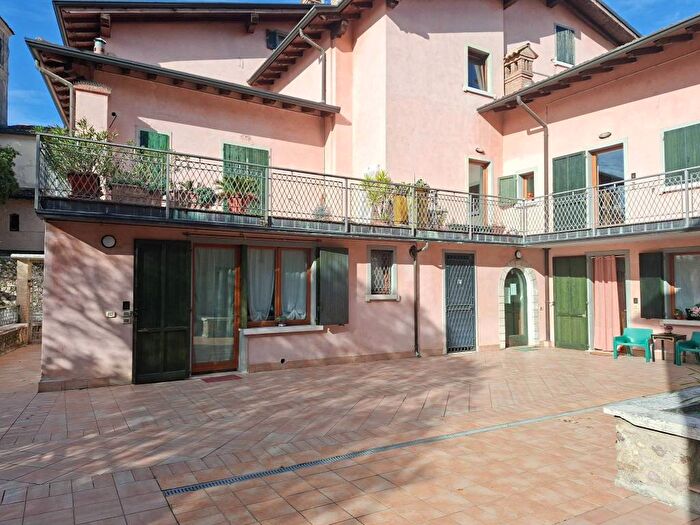 Appartamento bilocale in affitto in Piazza Garibaldi, Centro Storico, Desenzano del Garda