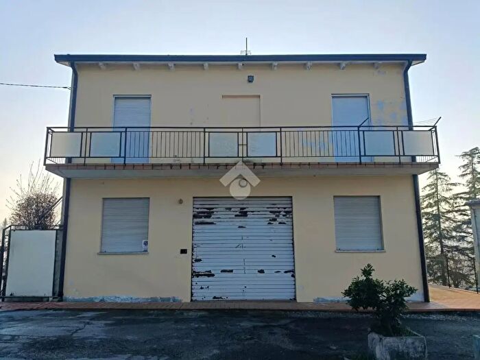 Appartamento con 8 locali in vendita in Via Castello, MontescudoMonte Colombo