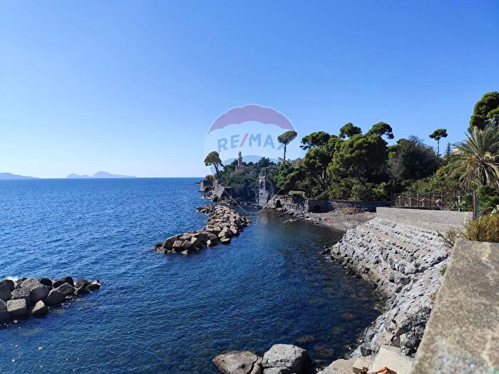 Appartamento quadrilocale in vendita in Via Vincenzo Gambardella, Torre Annunziata