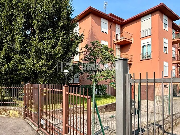 Appartamento trilocale in vendita in Via Alcide De Gasperi, Casatenovo