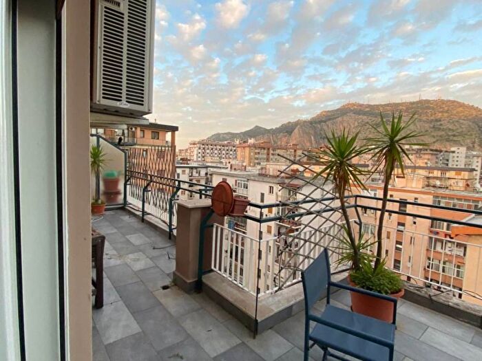 Casa quadrilocale in affitto in Via Brigata Verona, De Gasperi Croce Rossa, Palermo