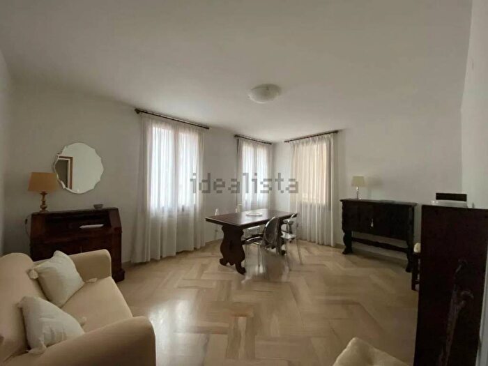 Appartamento quadrilocale in affitto in Calle Del Fontego Dei Tedeschi, San Marco, Venezia