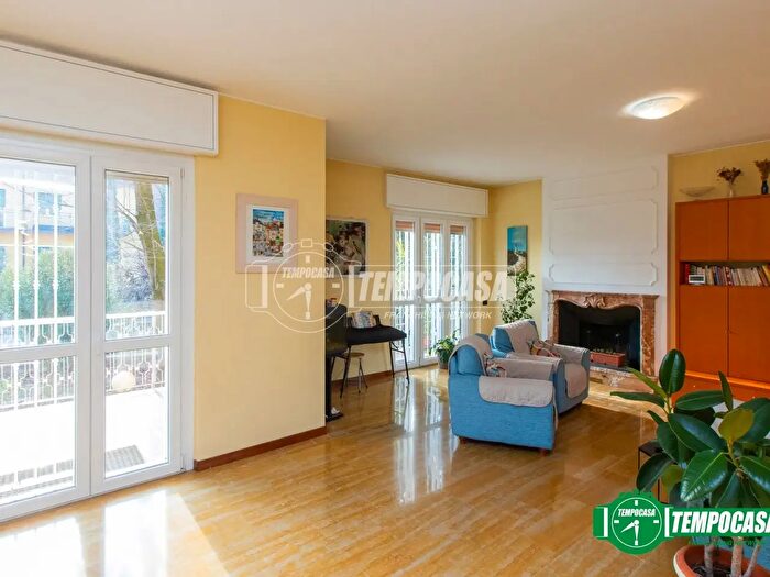 Appartamento con 5 locali in vendita in Viale Italia, Castellanza