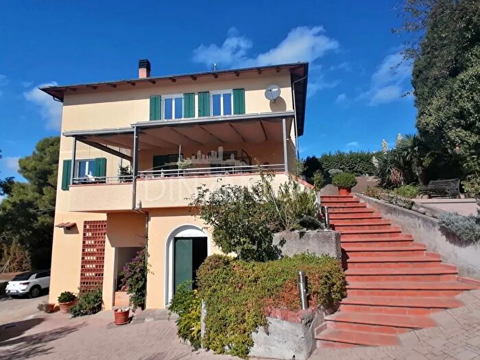Casa con 5 locali in vendita in Strada Comunale di Toiano, Palaia