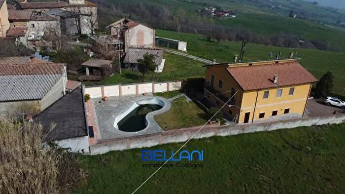 Casa con 6 locali in vendita in Località Chiosi, Travo