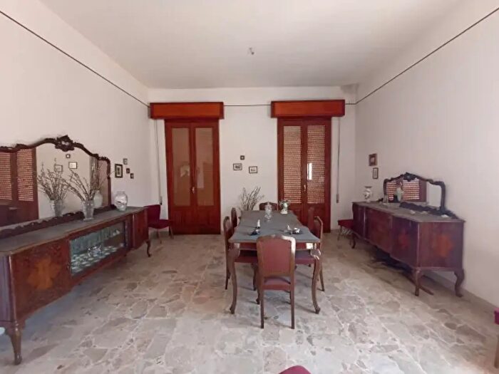 Appartamento trilocale in vendita in Via Cesare Battisti, Fiumefreddo Di Sicilia