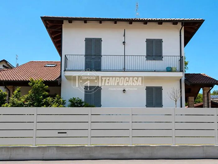 Case in Vendita e in Affitto - 3