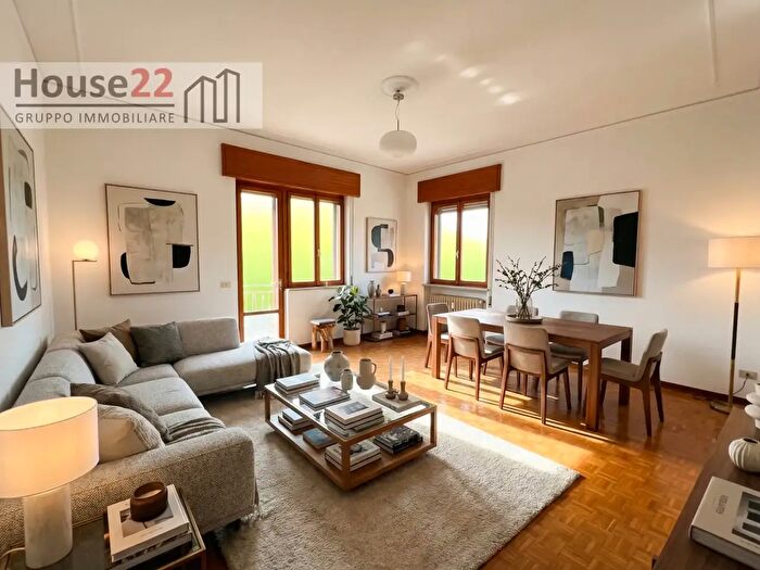 Appartamento trilocale in vendita in Via Corbetta, Vicenza