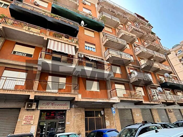 Appartamento con 7 locali in vendita in Via Angelo Poliziano, Palermo