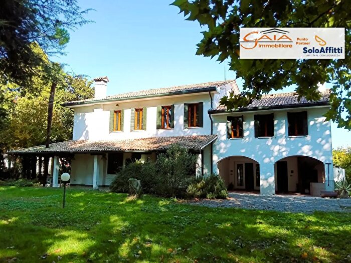 Casa con 8 locali in vendita in Camponogara