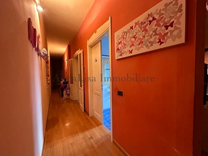 Appartamento con 5 locali in vendita in Piazza dei Legnami, Livorno