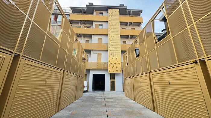 Appartamento trilocale in vendita in Via Giacinto Collegno, Torino