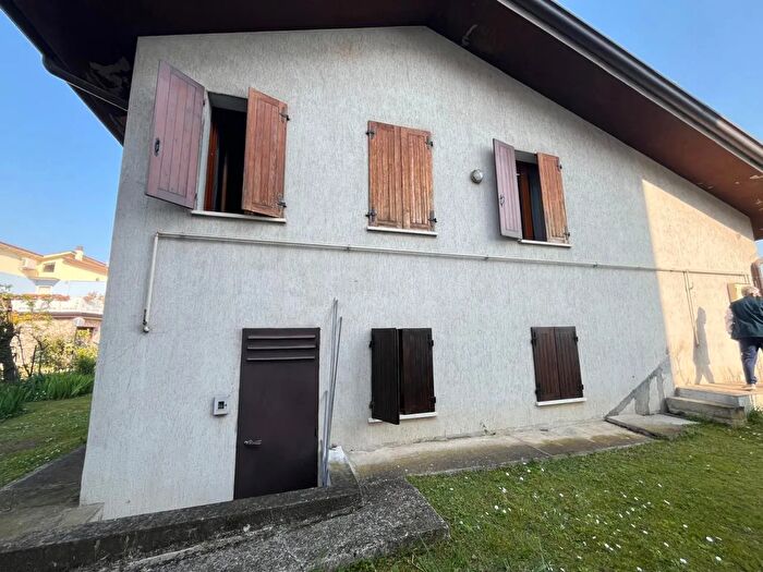 Casa con 7 locali in vendita in Abano Terme