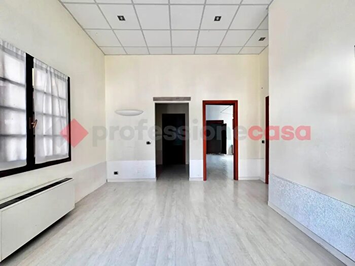 Appartamento trilocale in vendita in Via Roma, Dormelletto