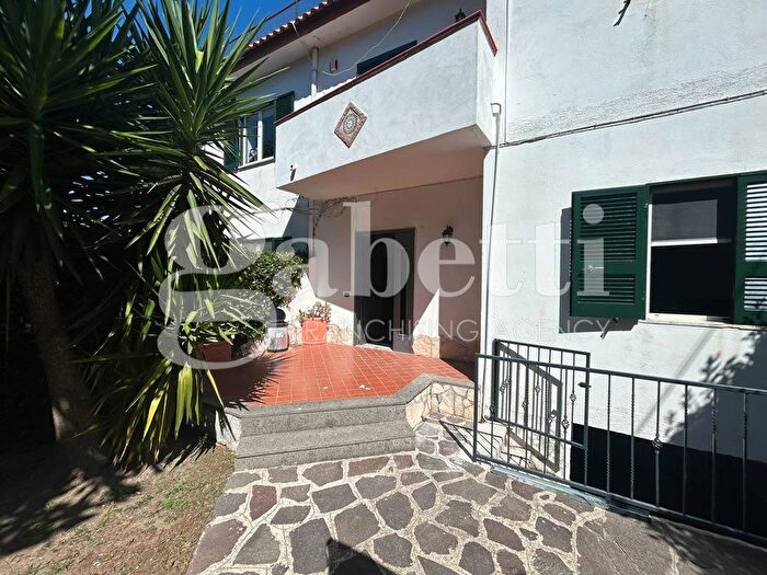 Casa con 5 locali in affitto in Via Lago Patria, Lago Patria, Giugliano in Campania