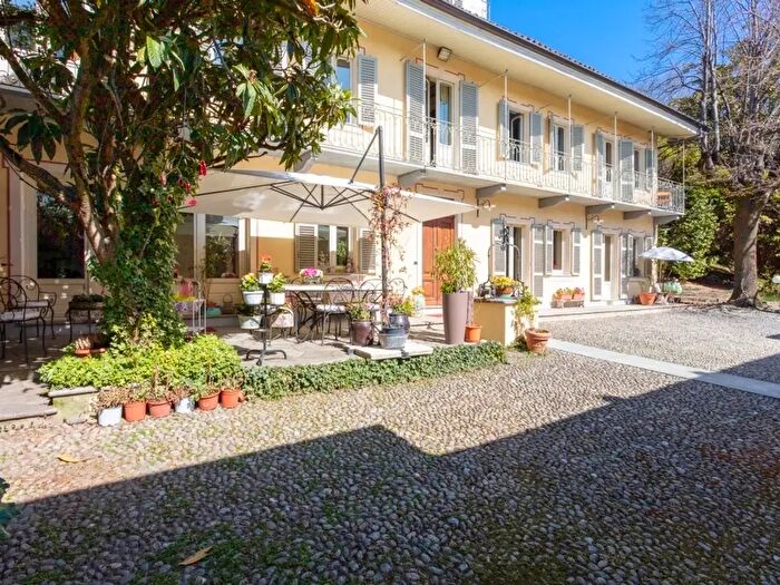 Casa con 11 locali in vendita in Via dellErio, Occhieppo Superiore