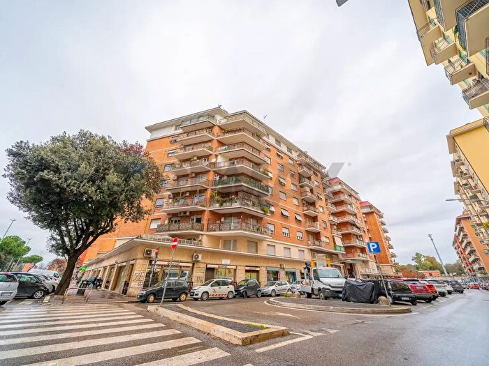 Appartamento bilocale in vendita in Via Ponzio Cominio, Roma