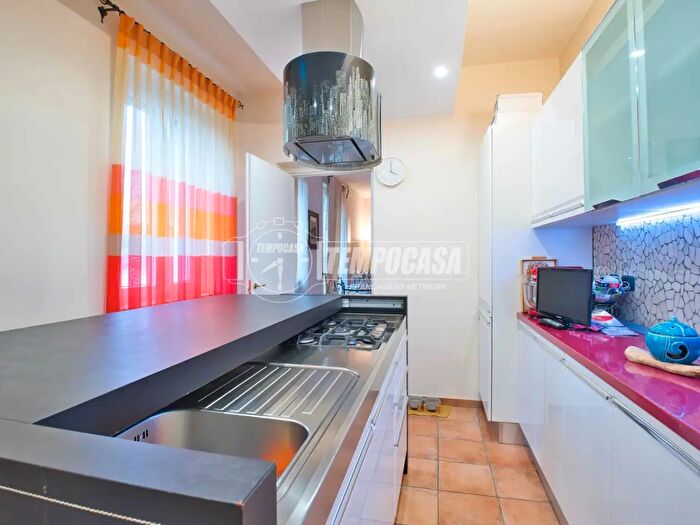 Appartamento trilocale in vendita in Galliate