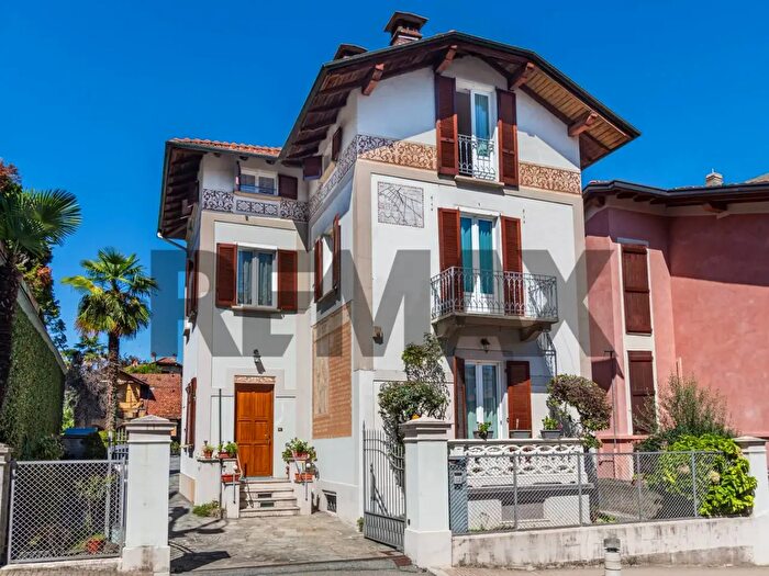 Casa con 5 locali in vendita in Stresa
