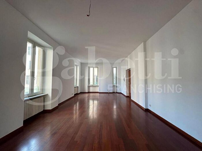 Appartamento trilocale in affitto in Corso di Porta Romana, Quadronno Crocetta, Milano