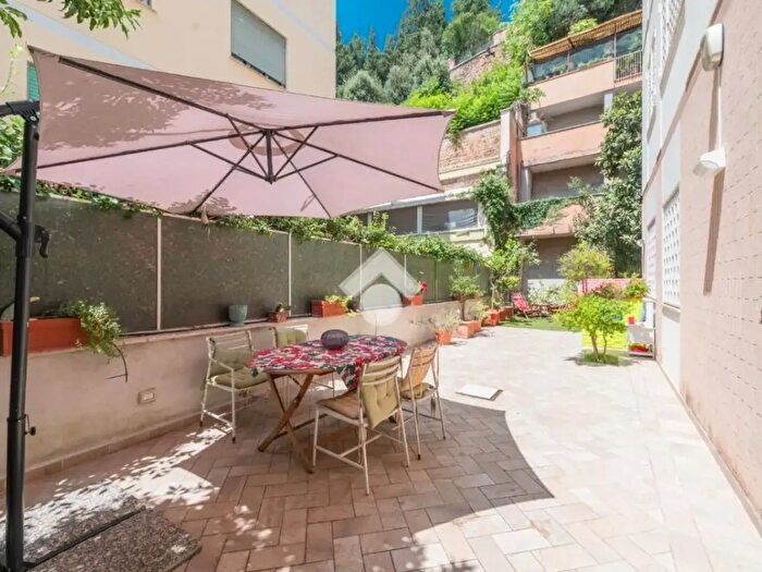 Appartamento quadrilocale in vendita in Via Seneca, Roma