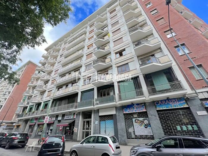 Appartamento quadrilocale in vendita in Corso Taranto, Torino