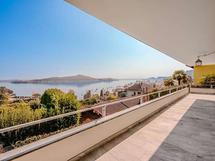 Casa trilocale in affitto in Via Castagnara, Centro, Meina