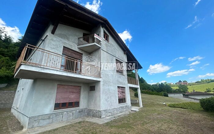 Casa con 9 locali in vendita in Corso Aprile, Moncalvo