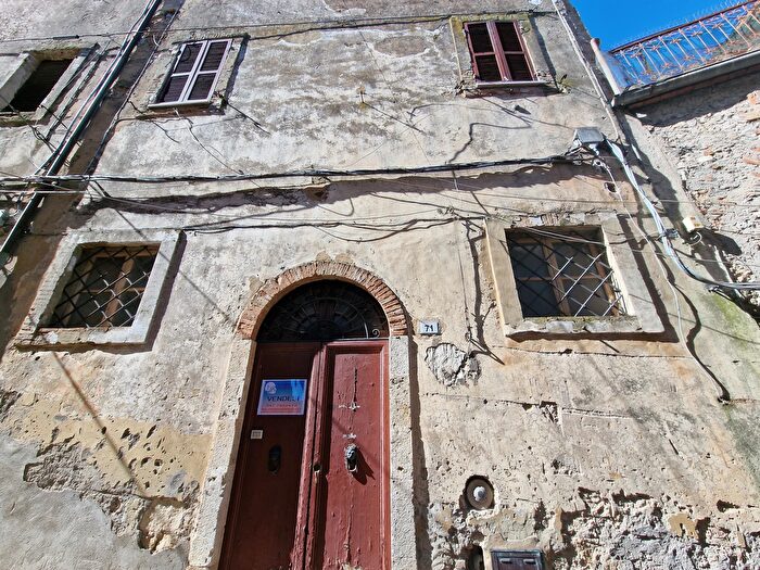 Casa trilocale in vendita in Via Duca degli Abruzzi, Lugnano In Teverina