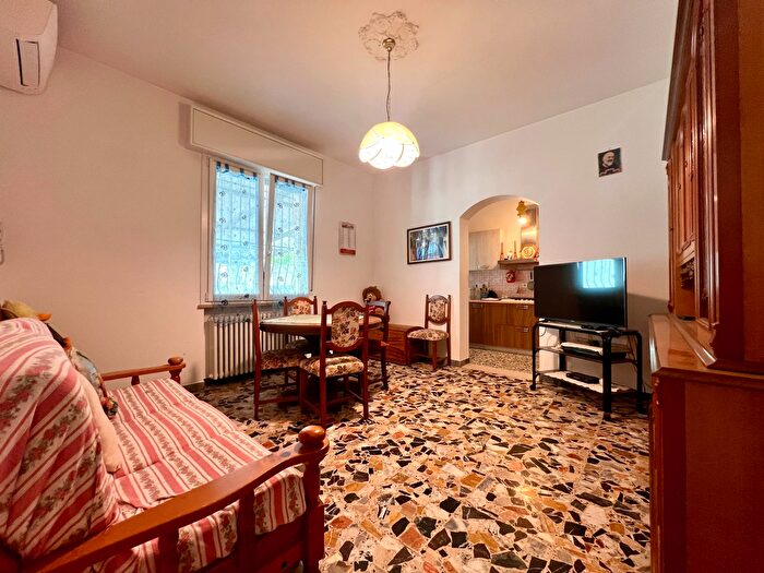 Casa con 6 locali in vendita in Cesena