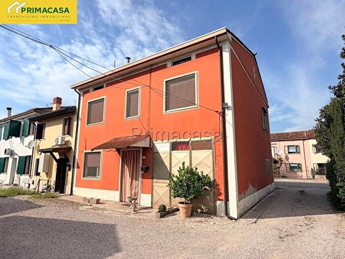 Casa quadrilocale in vendita in VIA CASETTA, San Gregorio, Veronella