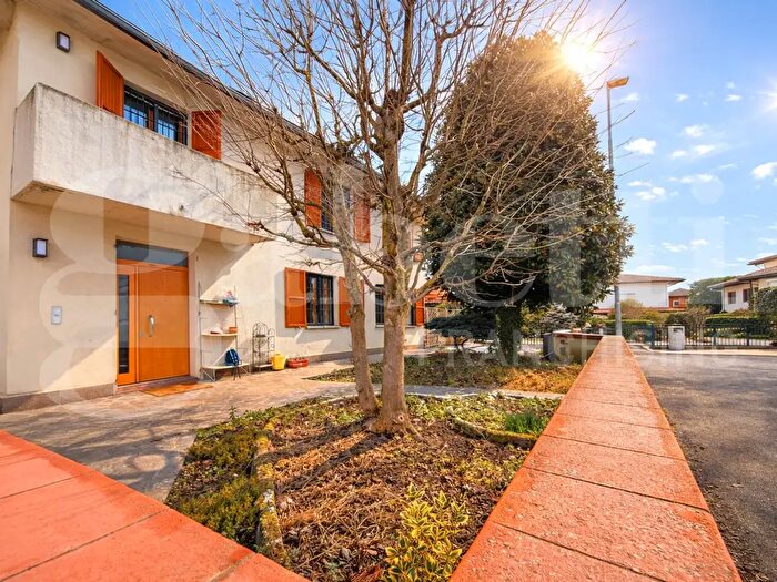 Casa con 5 locali in vendita in Via Enrico Grazioli, Minerbio