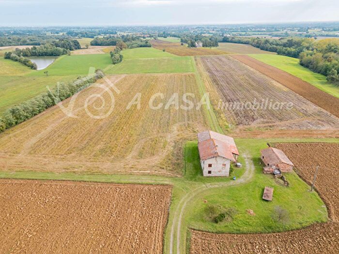 Casa con 8 locali in vendita in Via Gabbiano, Noceto