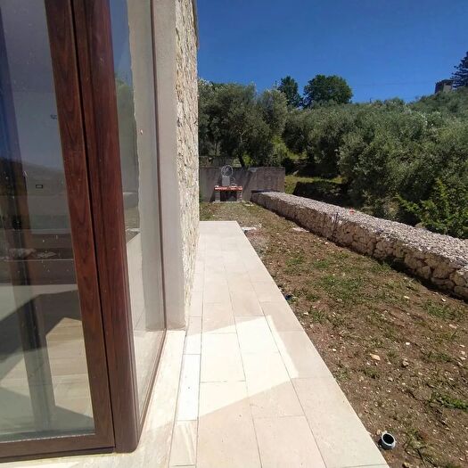 Casa con 6 locali in vendita in Minturno