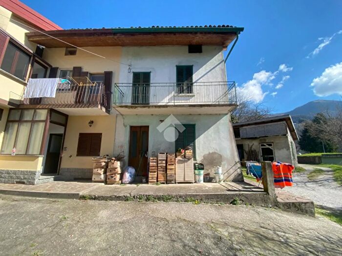 Casa bilocale in vendita in Via Carenno, Calolziocorte