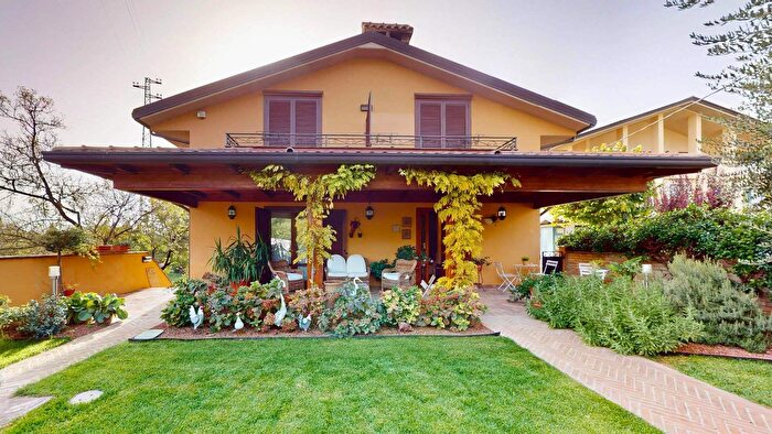 Casa con 5 locali in vendita in Via Romana, Assisi