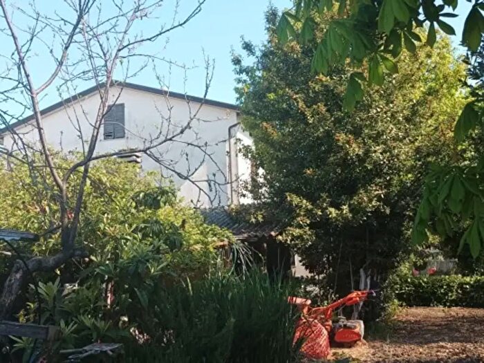Casa con 6 locali in vendita in Via Londra, Bastia Umbra