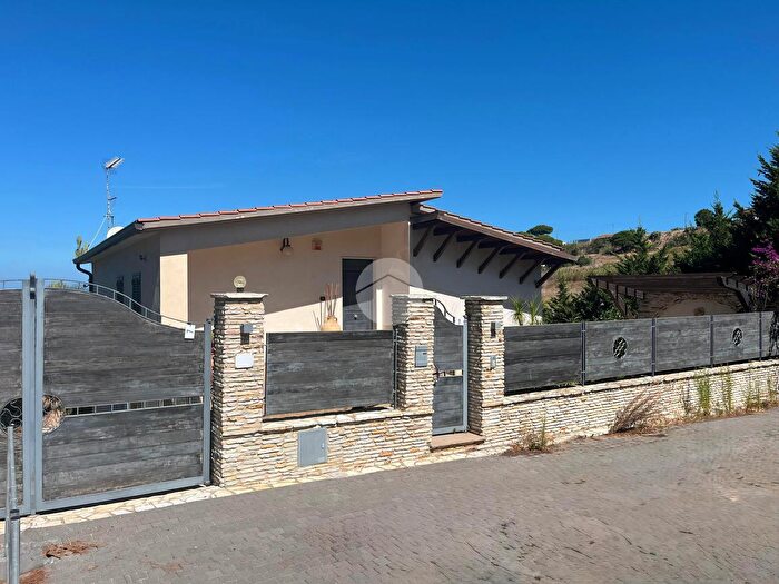 Appartamento quadrilocale in vendita in Via Scampati, Alcamo