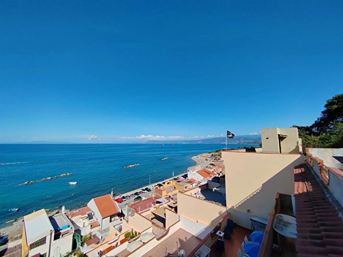 Appartamento trilocale in vendita in Via del Corsaro, Messina