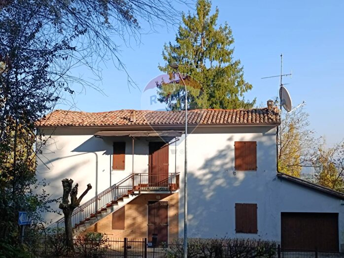 Casa con 6 locali in vendita in Via Mozzano, Neviano Degli Arduini